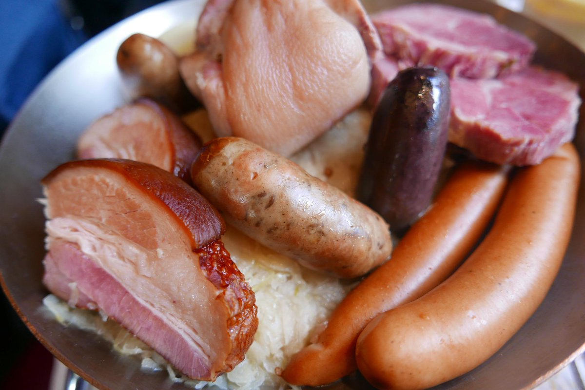 gillespudlowski's tweet photo. Une bonne choucroute du dimanche à Paris: à #lAlsace aux #ChampsElysées http://t.co/Lomx6DVph5
