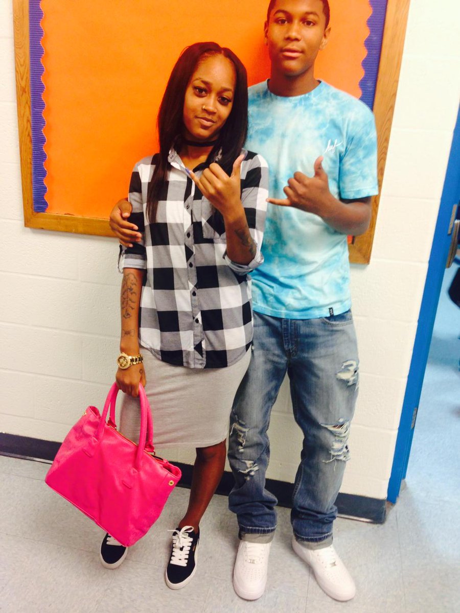 _LongLiveGotti's tweet photo. Gangshit 😂 #old lil bro 👫🔐💸 http://t.co/ECh7VdyfJ7