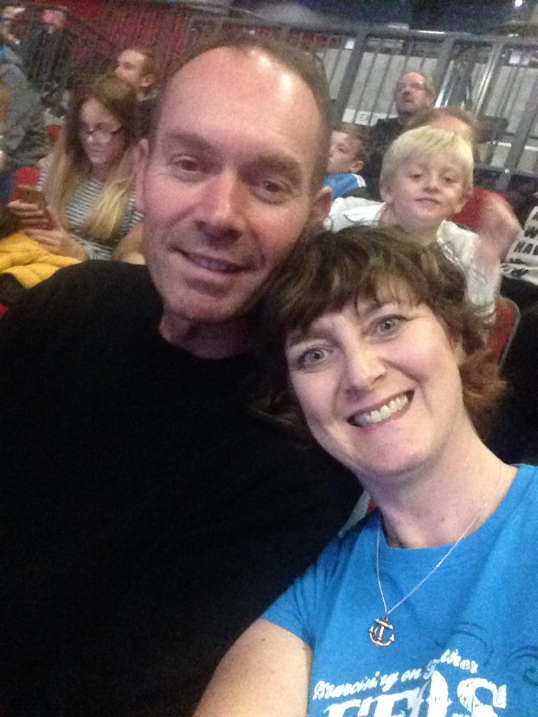 LisaSeaton's tweet photo. #leedsrhinosheroes http://t.co/qpokdHllIw