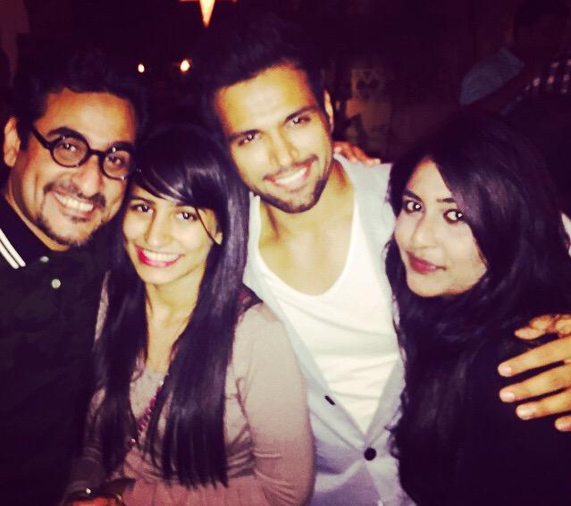rithvikdworld's tweet photo. More the pic Rithvik Dhanjani with a fans on the sets of #VFestGoa #channelV 😉😉 http://t.co/Y2RuFFodYP