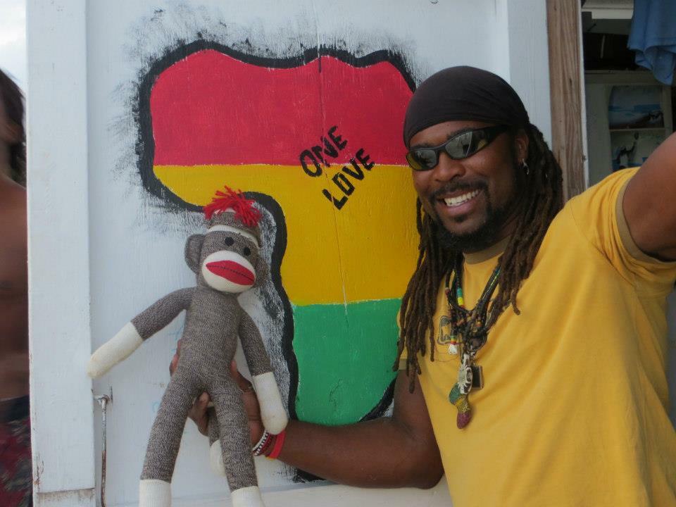 SunShineShack_'s tweet photo. More sights from SSS....Garvey and one of his friends that reside at the Shack.  #friendsofsss http://t.co/cF2XUZi9jd