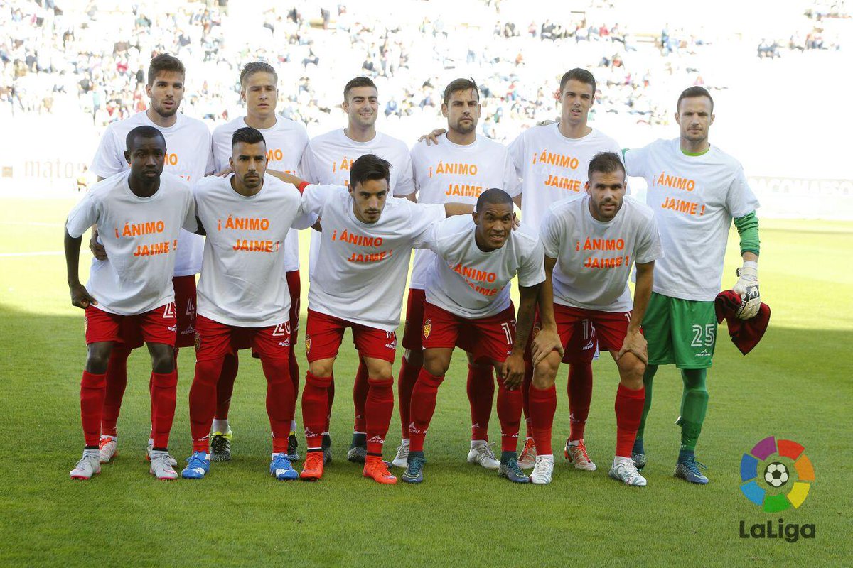 RealZaragoza's tweet photo. Los futbolistas del Real Zaragoza vistiendo camisetas de apoyo a Jaime antes de comenzar el choque. #ALBvRZA http://t.co/EI7SQdSvKP