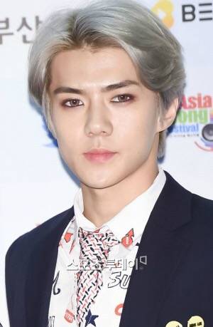 BUBBLETEAHOLIC's tweet photo. วันนี้เซฮุนคอนแทคเลนส์สีม่วง
เส้นผ่าศูนย์กลาง 14.0mm / รัศมีความโค้ง 8.6 และขนาดเส้นผ่านศูนย์กลาง 13.4mm
via:mydeeryo http://t.co/j5SKMB02Xv