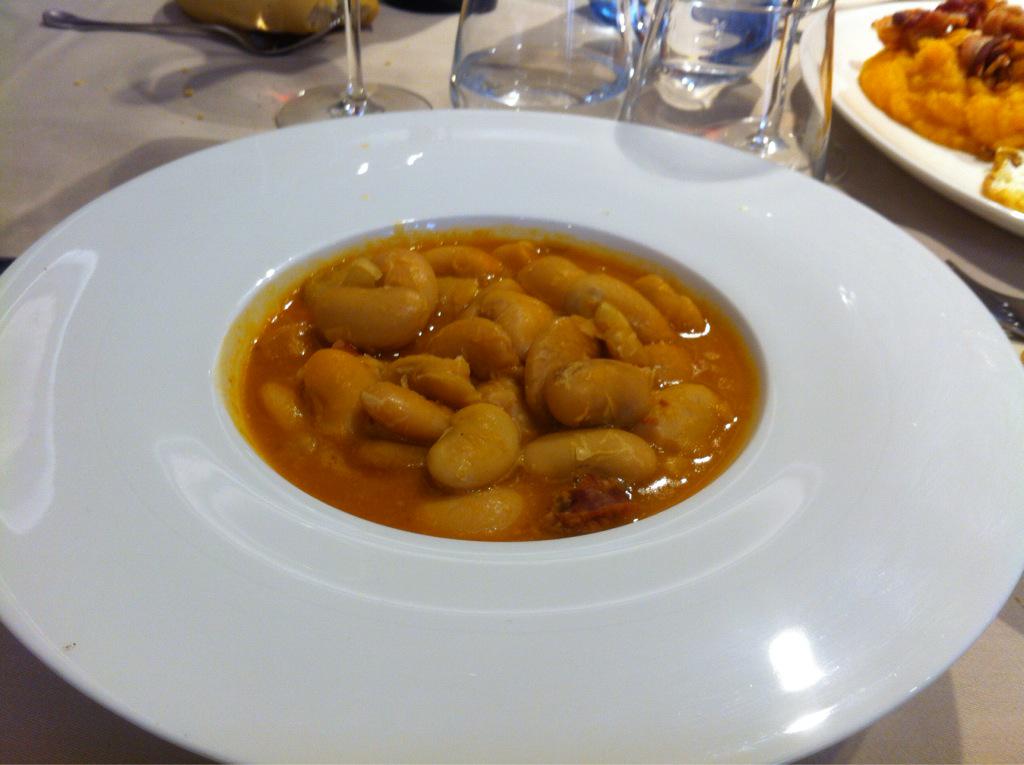 GourmetCyL's tweet photo. Que bién hemos comido hoy en #Ávila; en el Rte. #Bococo. Primero, principal y postre http://t.co/4cYPmsZShF