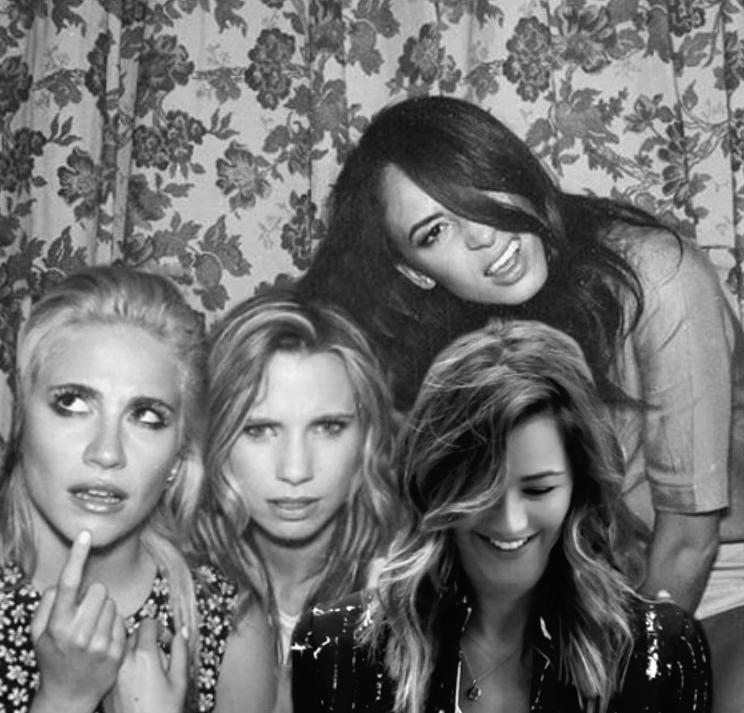 PeazersGirl's tweet photo. SQUAD GOALS 😍💜💜💜 (by me) credit please 💜 #daniellepeazer #deleanor #eleanorcalder http://t.co/DuQh3am4ES