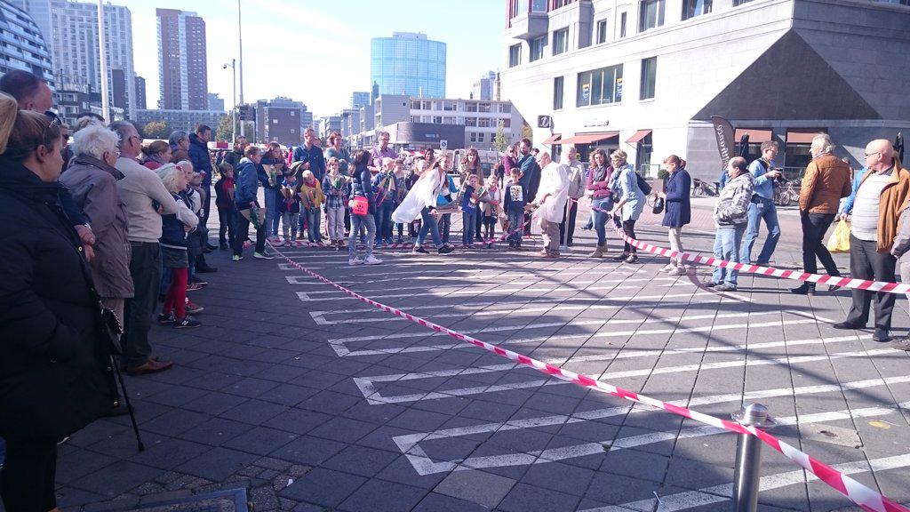 MiljaKruijt's tweet photo. Altijd een feest water raketten @Roffab @bieb010 #kinderboekenweek http://t.co/geF5qpBk6x