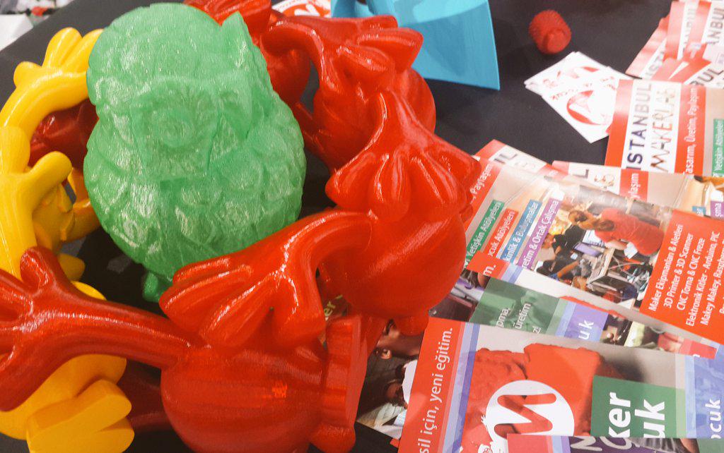 MakerCocuk's tweet photo. Bugün #MFIST2015 Maker Faire'de hem #makerhareketi #makercocuk anlatıyoruz hem de atölyeleri tanıtıyoruz #sendeyap http://t.co/Jb0FUckgpY