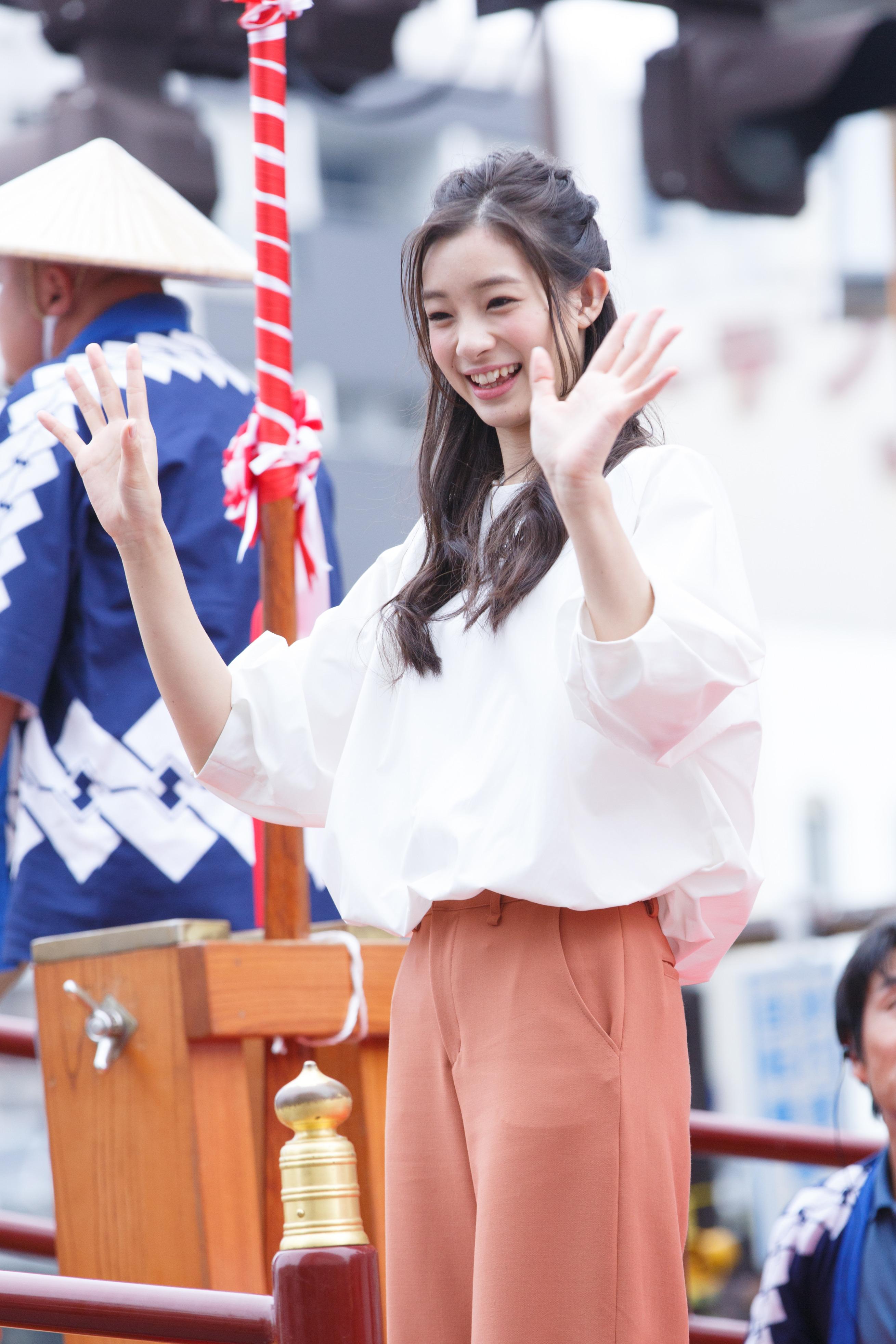 Joe じょーです 流石地元三重県出身のタレントだけあって会場が暖かい雰囲気に包まれてたよ 足立梨花 In津まつり Http T Co Chrbmqkl8m Twitter
