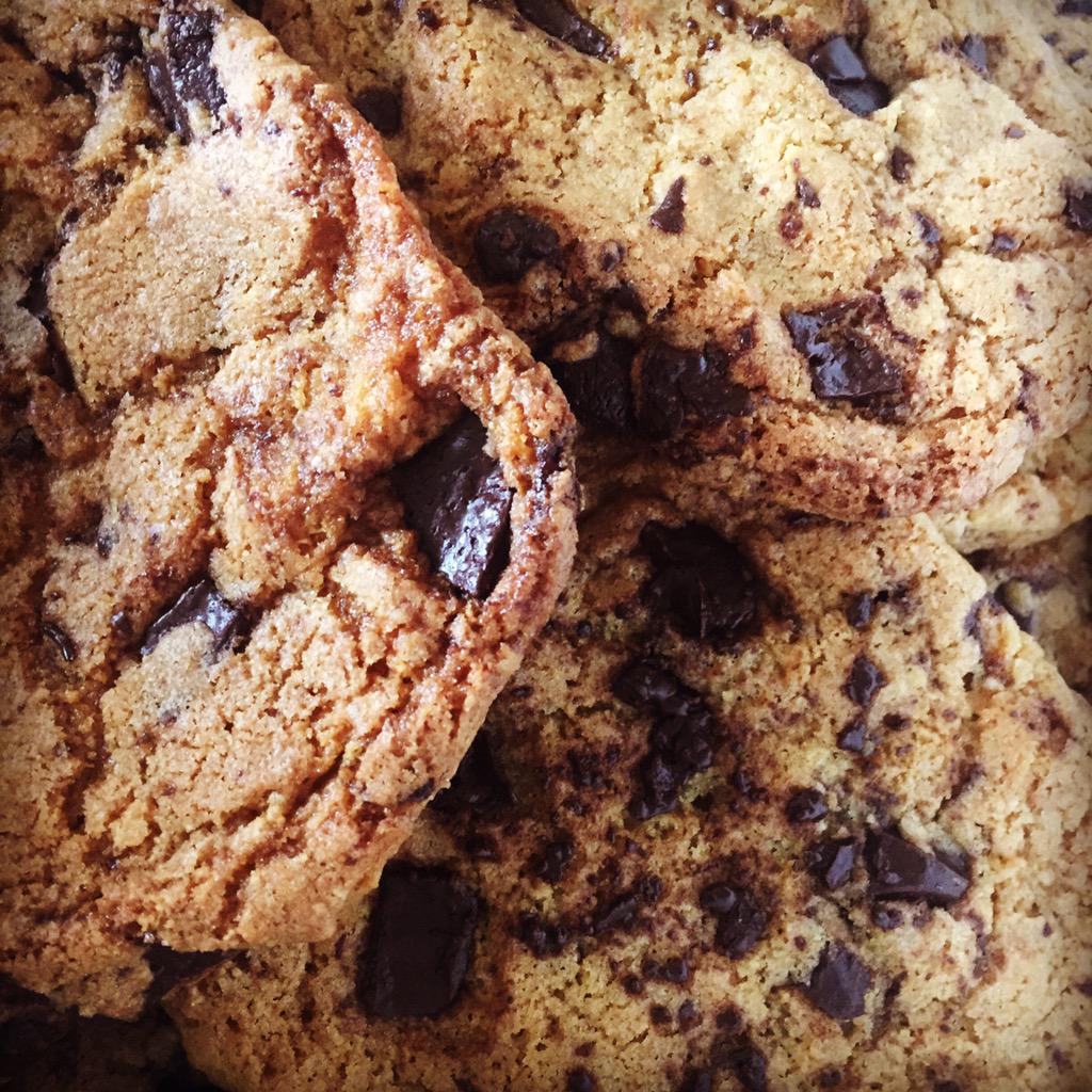 Guyilott's tweet photo. Waking up to @BeckyLoader baking treats! #GoOnSunday #ShesACatch http://t.co/5WkPwQhHLG
