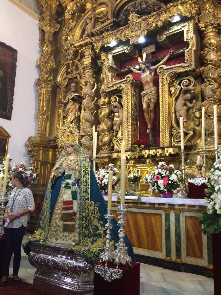 expiraesperanza's tweet photo. SOLEMNE BESAMANO SOLIDARIO DE NUESTRA SEÑORA DE LA ESPERANZA EN EL VIII ANIVERSARIO DE SU CORONACIÓN CANÓNICA. http://t.co/rd3HfEz6UJ