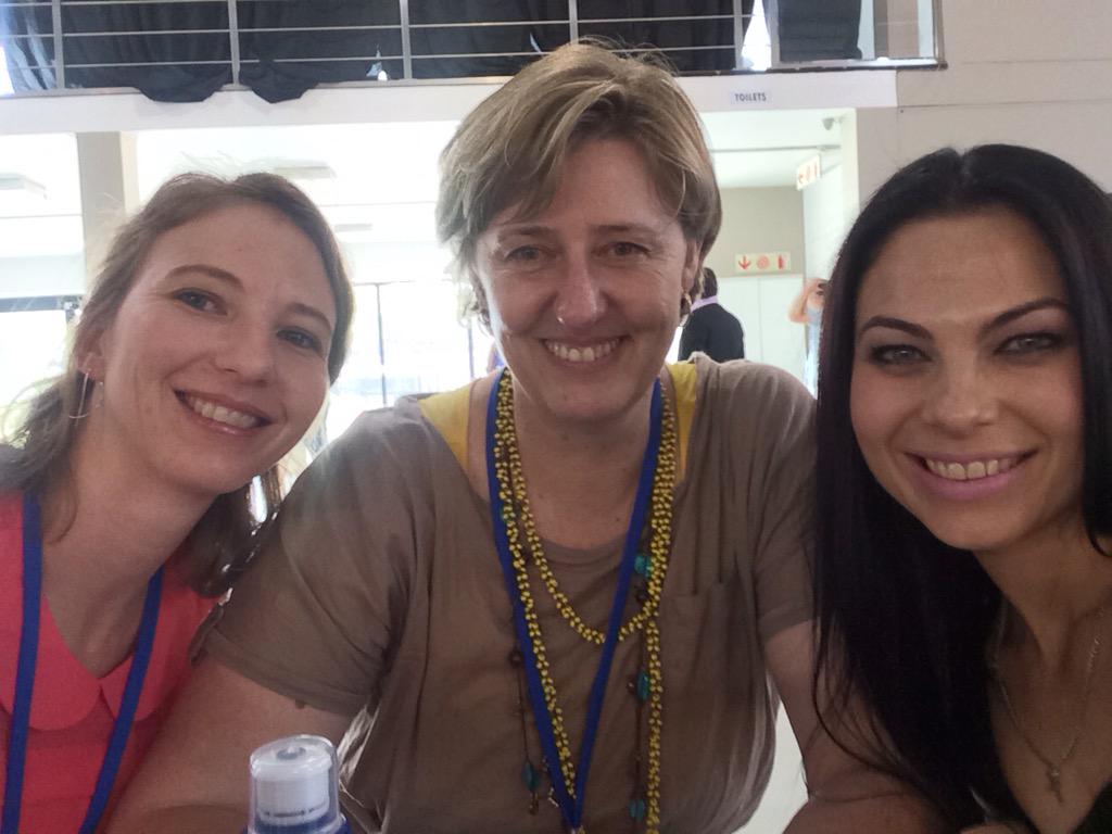 uitkyk35's tweet photo. @Barbara_SRPhoto @SteynNicole lunch discussion #FFYB2015 http://t.co/Ve3vIEYXY1