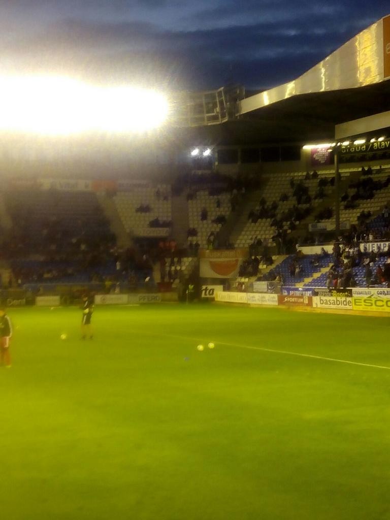 bizitzabasatia's tweet photo. Pese a todas las trabas para que no hariamos el desplazamiento INDAR GORRI SIEMPRE PRESENTE http://t.co/ijKbadvrGl