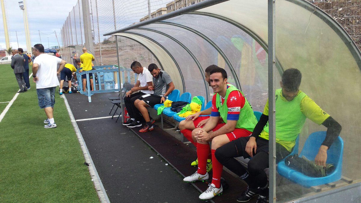 laradiocanaria's tweet photo. Esto es @TodoGolesRadio #TGR22 Fotos de nuestros oyentes! http://t.co/1nVS4eSjfx