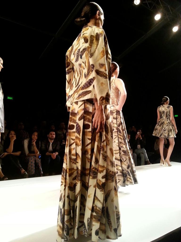 vervemagazine's tweet photo. Feather prints along with a shower of gold and sultry drape-play at @KommalSood #AIFWSS16 http://t.co/7TSQxYEKyX