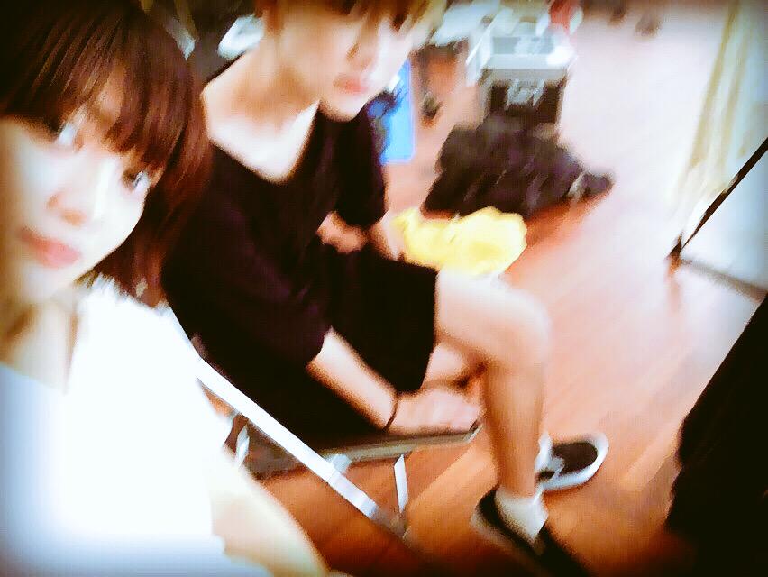 田中真琴 感覚ピエロ 拝啓 いつかの君へ 撮影オフショットです 綺麗な画像はユウカさんから 1日長い撮影で 海のシーンは雨降ってて薄着でめっちゃ寒くて体力奪われまくったけど ユリヤちゃんとずっと一緒で楽しかった Http T Co Sac3zlqumq