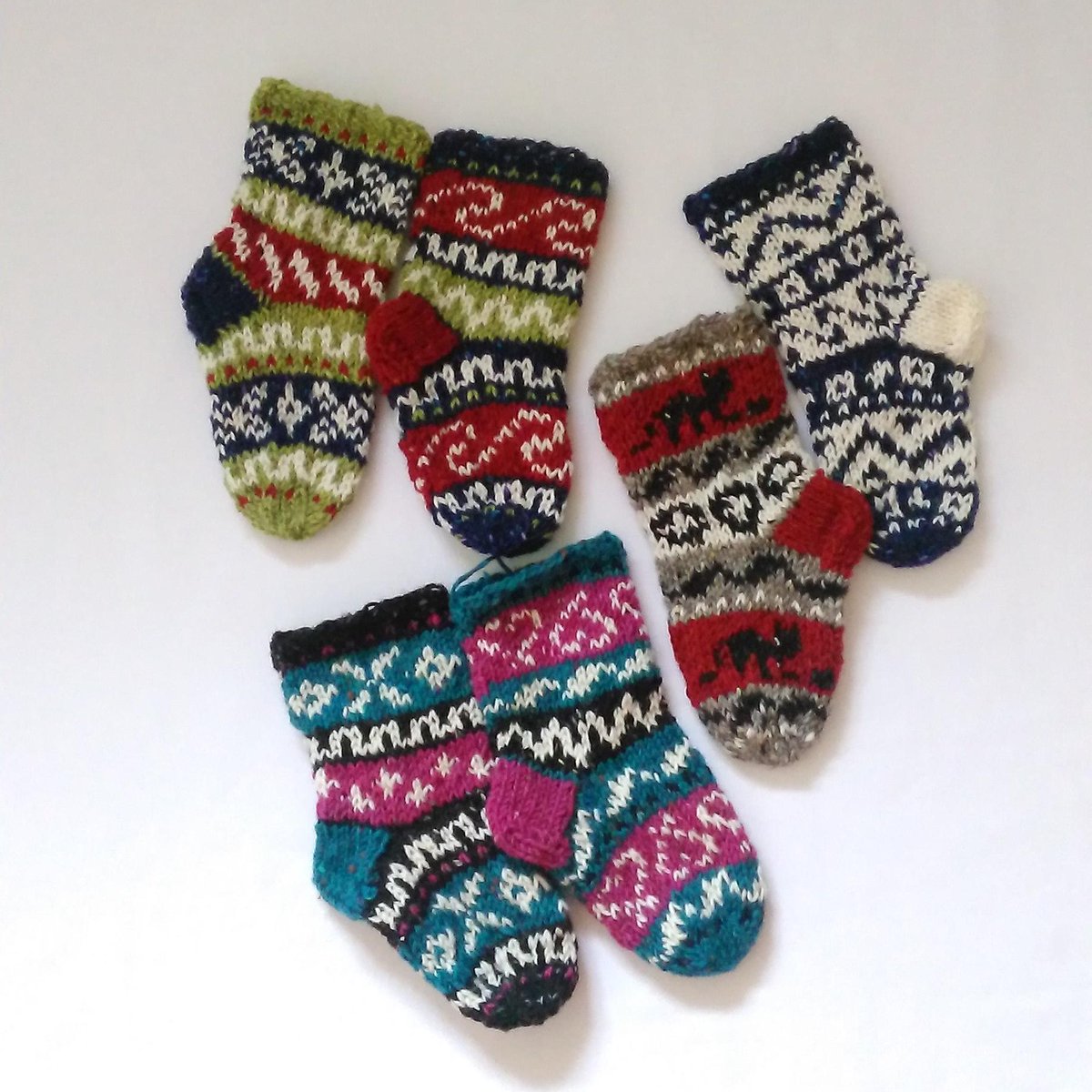 GigiSantasSocks's tweet photo. 6 tiny #christmsstockings #strandedknit #knit #tinysock http://t.co/FtAZuy15Kp