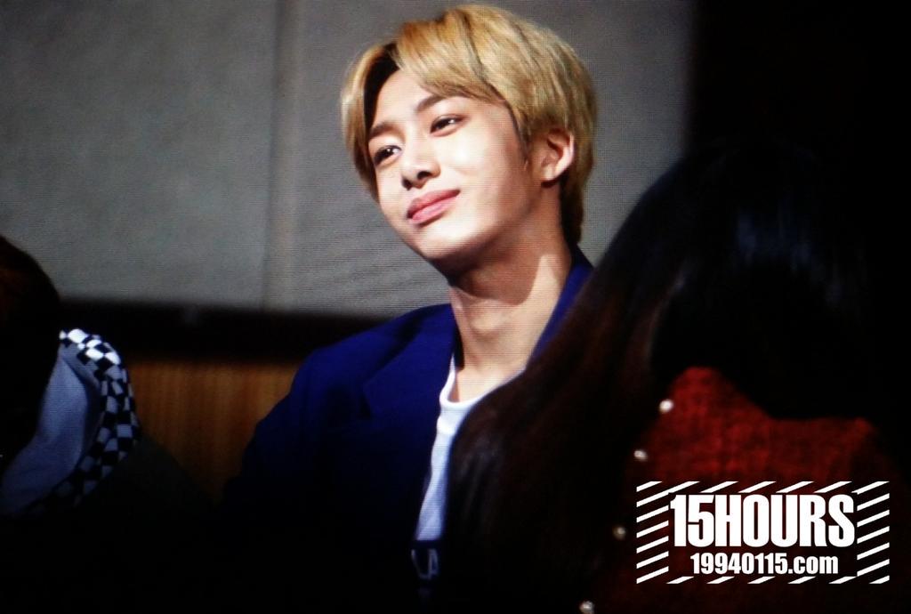 19940115dotcom's tweet photo. 151011 대전팬싸 #몬스타엑스 #형원 #MONSTA_X #HYUNGWON preview3 눈빛에 녹아요...ㅠㅠ http://t.co/Kv7PPVyVDk