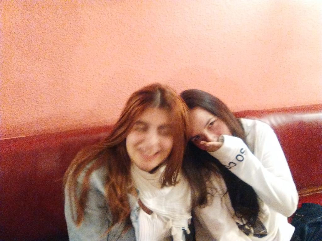 Amanda_MFRol's tweet photo. Esta habría sido cute si la zorra esta se hubiese estado quieta. http://t.co/M15mlNrbsO