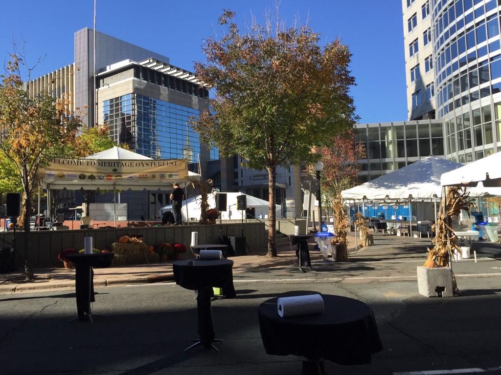 meritage_stpaul's tweet photo. Final preparations for a beautiful day: http://t.co/k7QrrEjlRZ