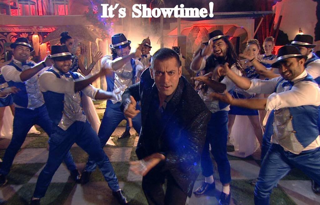 BSKFanClub's tweet photo. It's showtime! Tune into #ColorsTV to watch the #BiggBoss with #SalmanKhan!
#BB9 #BB9WithSalmanKhanTonight http://t.co/ewVcB4ZIVd