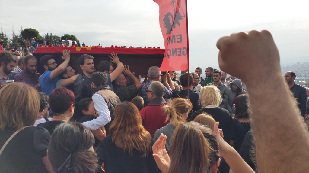 Premier enterrement à ankara. Un jeune militant de gauche.