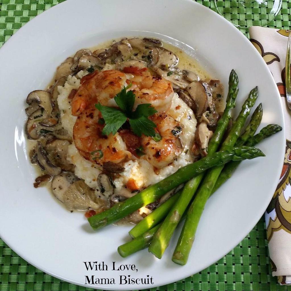 #Sunday #brunch Shrimp &amp; stone ground goat cheese grits w/Mushroom Ragoût. Enjoy! <a href="/FoodiePatutie/">Foodie Patutie</a> <a href="/bonappetit/">Bon Appétit</a>