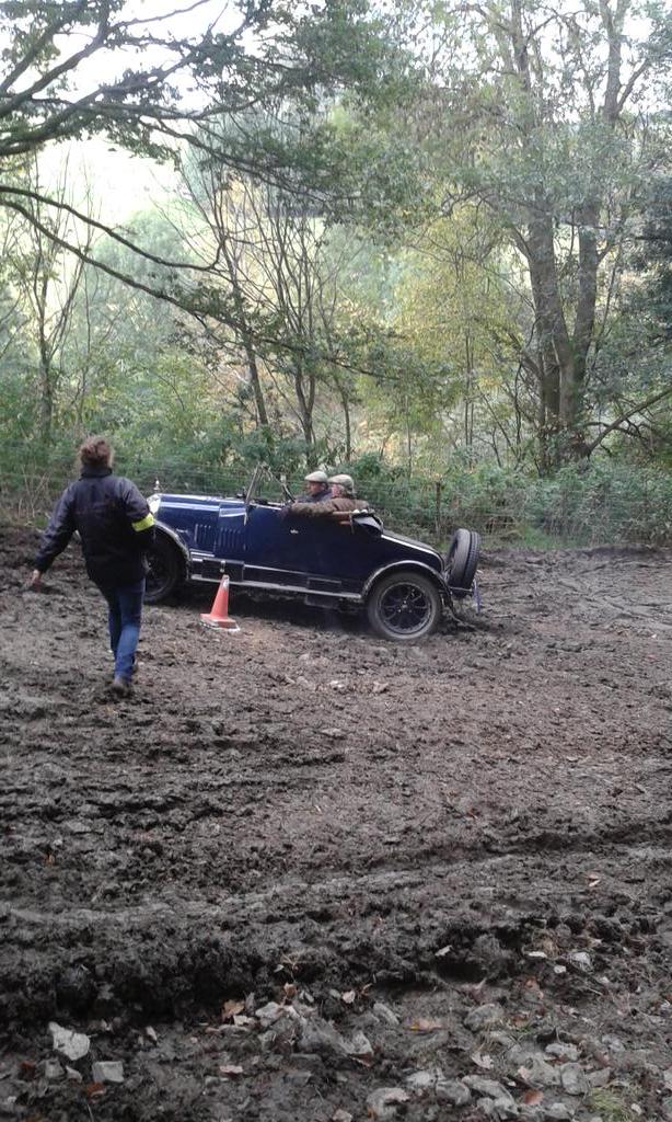 ElaineRoscoe's tweet photo. Fun watching @VintageCarClub #hillclimb #welshtrial #presteigne Many cars getting stuck in mud but no problem 4 some http://t.co/DtelY3jBHD