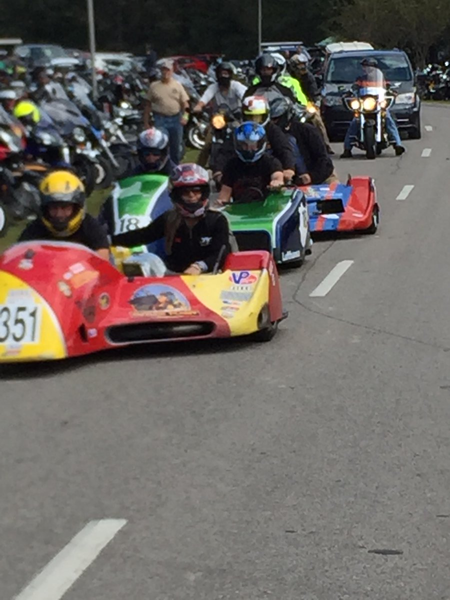 BarberMotorPark's tweet photo. Oh, hey there! We see you! #Sidecars #Vintage #Colorful #Fans #Racing #Fun #2015BVF http://t.co/lq51kGDWtW