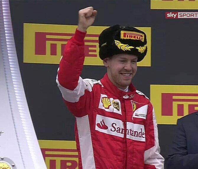 Andi0516's tweet photo. 👑🎩😄😂 🎉 #RussianGP #csinisapi  @kikiii__22 http://t.co/Pt2JoAXGYu