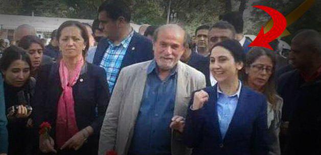 samiltayyar27's tweet photo. Olay anında timsah gözyaşı döken, Cenazeler defnedilmeden sırıtarak oy isteyen siyasi nekrofiller... http://t.co/6U3DU9uTsB