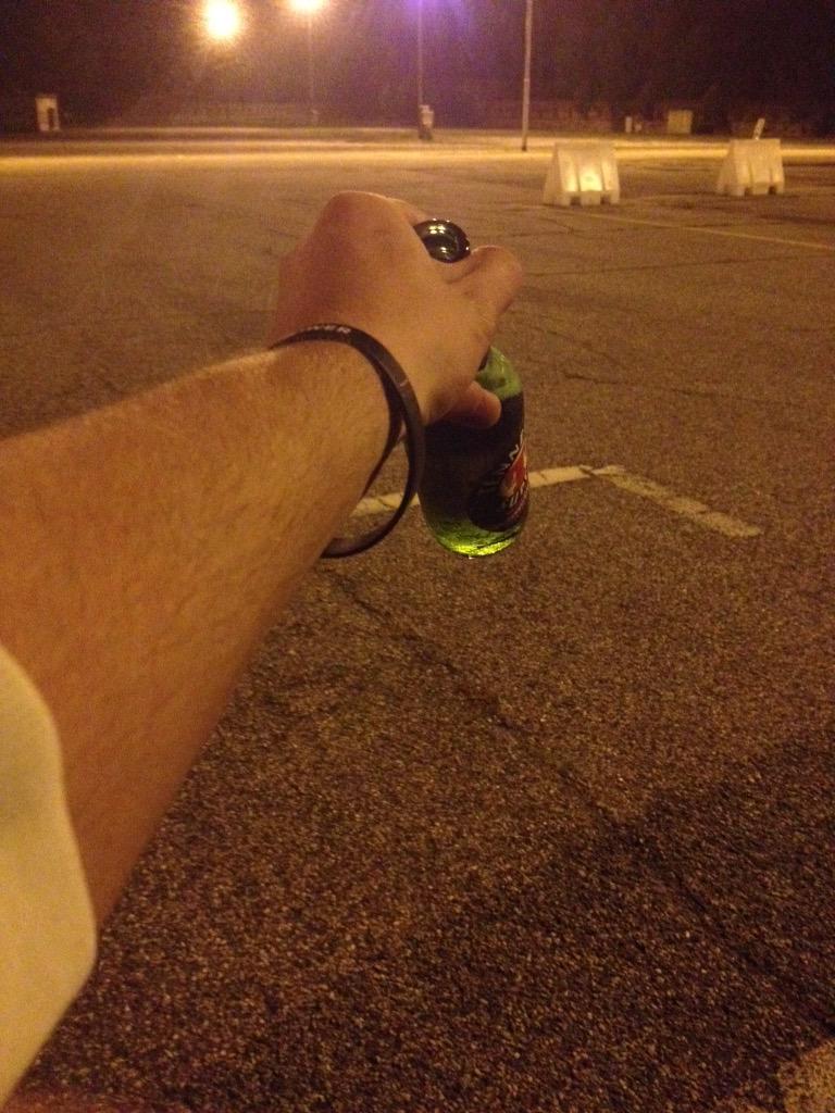 Nazendeli's tweet photo. #ForeverAlone 😂 http://t.co/IHCQZoyK6u