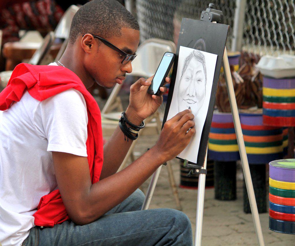 MTourismeHaiti's tweet photo. Le MTIC a offert cette année 5kiosques suivant sa stratégie vers la mise en valeur des artisans du secteur &amp; les PME http://t.co/5BV7QNQFLQ