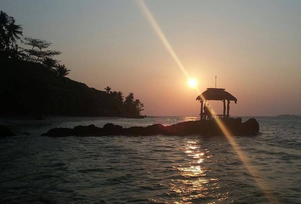 video_gopro's tweet photo. #sunset #karimunjawa #explorekarimunjawa #batutopeng #latepost #nofilter #sealovers #oceanbitch #oceandefender #mah… http://t.co/R3NJoD5tta
