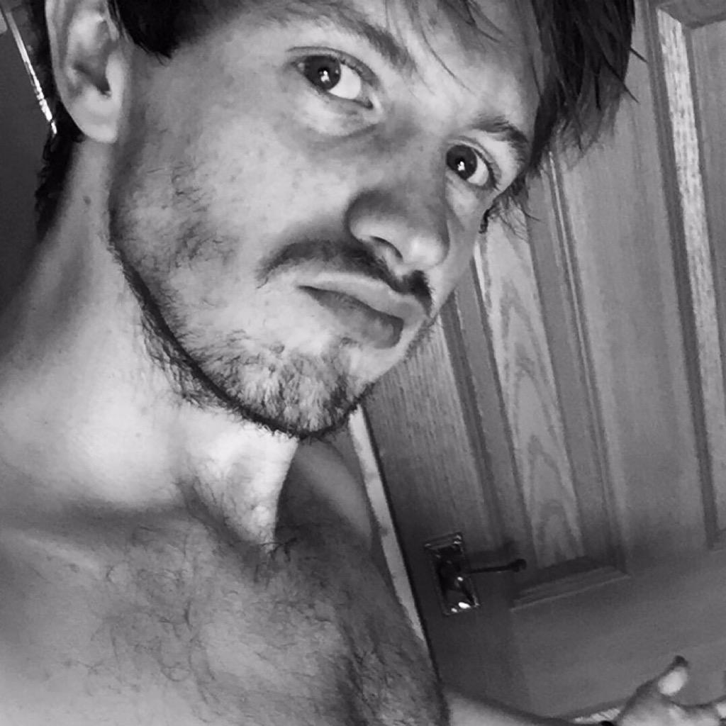 HarrisonB123's tweet photo. Think I need a shave 👨🏻 http://t.co/HpMBfno6g5