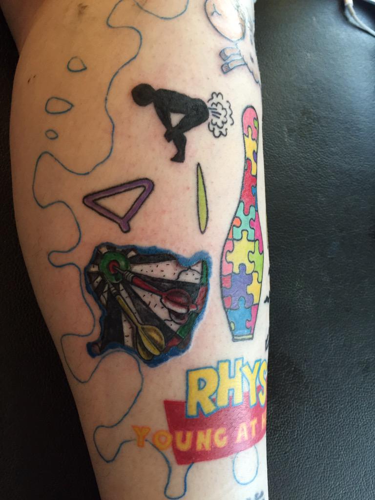 mikeAwalker's tweet image. A little work on an autism leg sleeve #tattoo #AutismDesign #colour #artist  #designthinking #Bowling_King #jigsaw