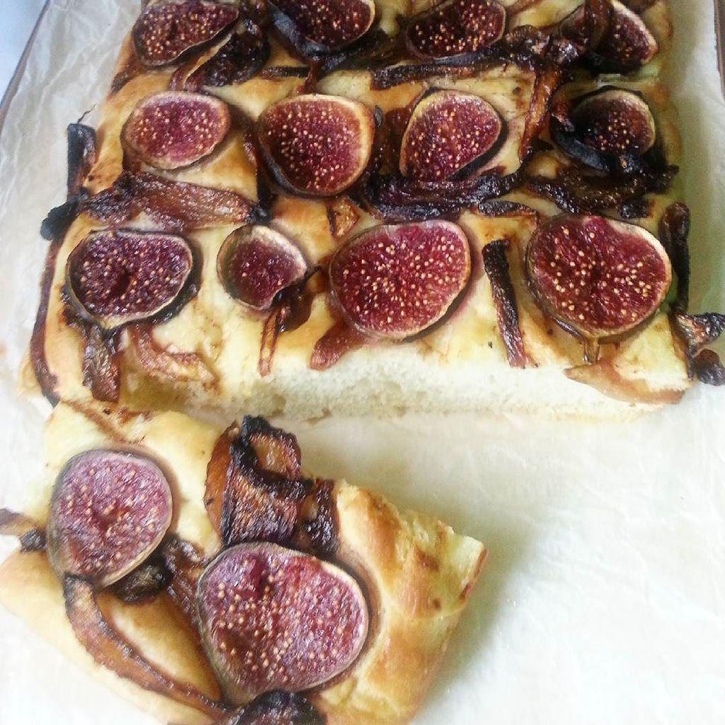 fig and onion focaccia bread recipe