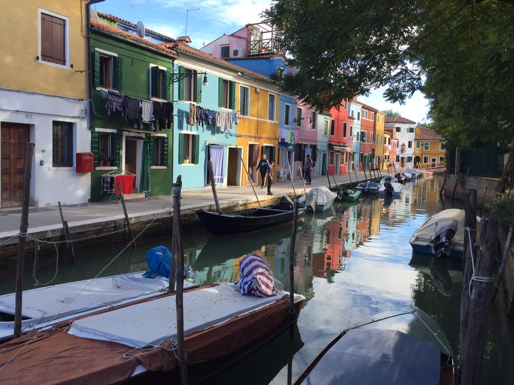 matteorizzante's tweet photo. A spasso per Burano... @AnderHerrera @jesolo @AdlonJesolo http://t.co/FdSRGhKOTV