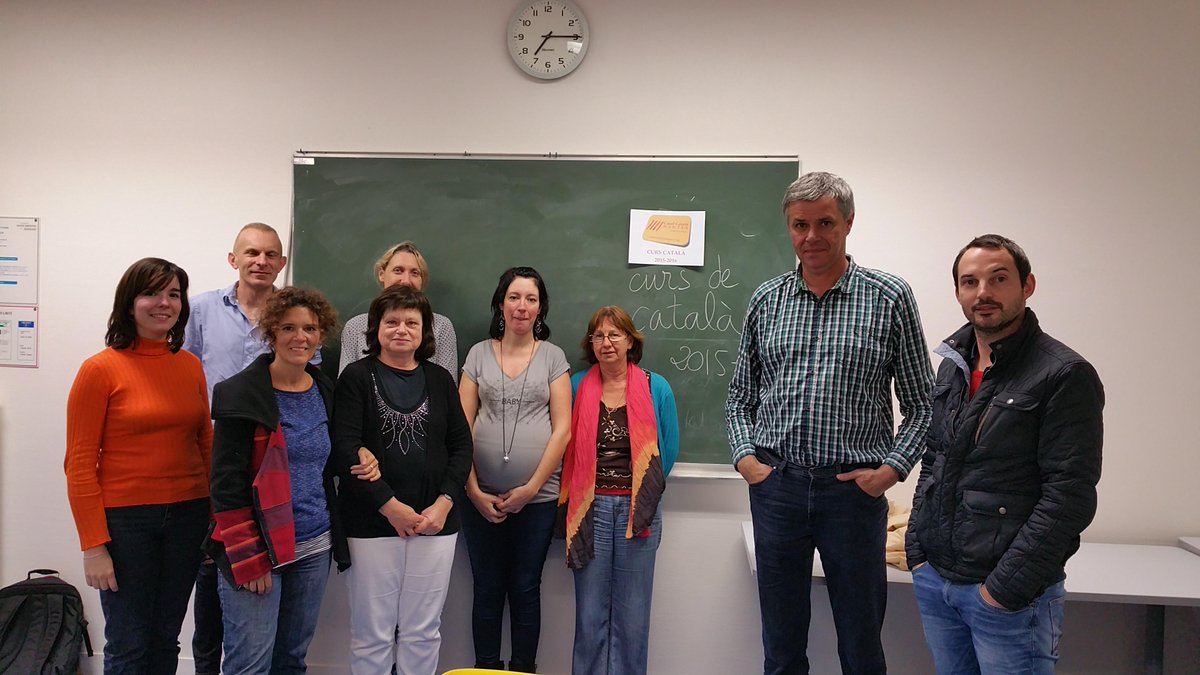 CasalCatNantes's tweet photo. C'est parti pour ce nouveau cours de #catalan du @casalcatnantes a #Nantes
...et maintenant à vos crayons! #ccN2015 http://t.co/yJ0z2SAIzg