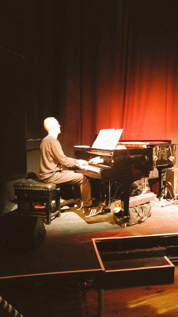 ILIADebuts's tweet photo. Gotta give @Bobolobolobolob some social media credit cos he's fierce on the keys &amp; absolutely amazing band leader. http://t.co/KrOYpoE031