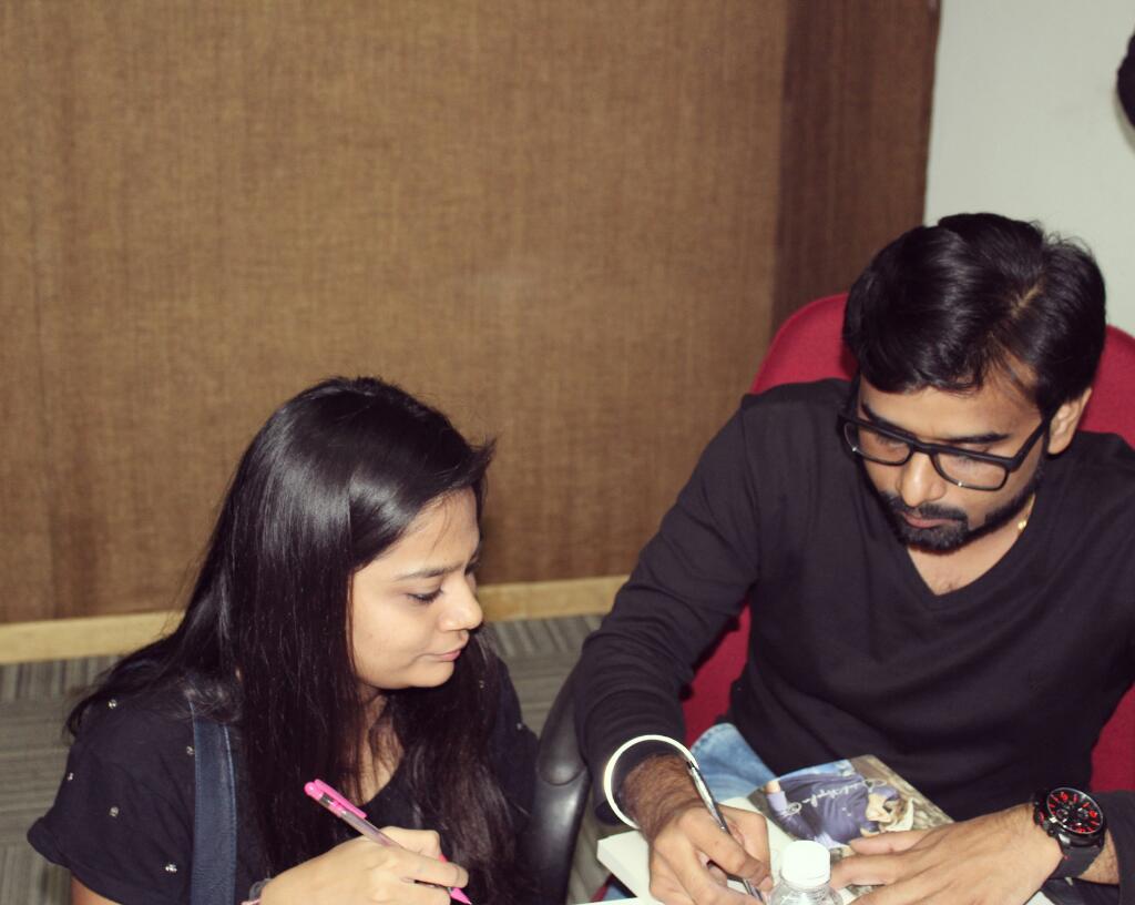 inamratajain's tweet image. :Because every picture tells a story ❤ ✨ @sudeepnagarkar 😊

#Black❤ #MemorableEvening 🌟
#YouAreTrendingInMyDreams 💫