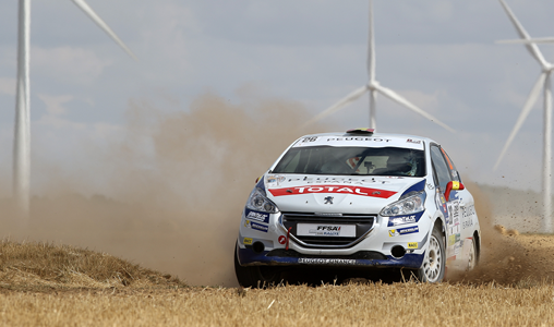 PeugeotES's tweet photo. Ya es oficial, ¡@JASuarezOficial campeón del #208RallyCup! ¡Hiciste honor a tu apodo!🚀🏆 #PeugeotRacingTeam #Crack http://t.co/9NQwWWmkpJ