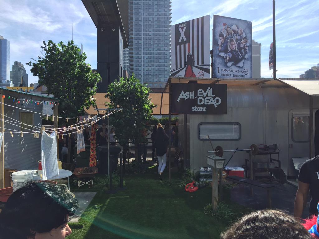 getFANDOM's tweet photo. This looks cozy. #AshvsEvilDead #STARZ #NYCC #WikiaLIVE http://t.co/lqpn8DSUEw