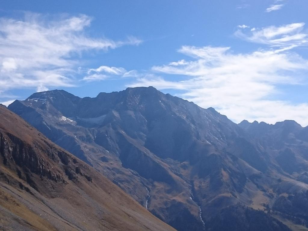 Ixaraixons's tweet photo. Bachimala (Pic Schrader) #chistau #louron #sobrarbe #Pirineos #fendotranya 3174 #Treserols #Lardana #Grists # http://t.co/VaAybLdiLR