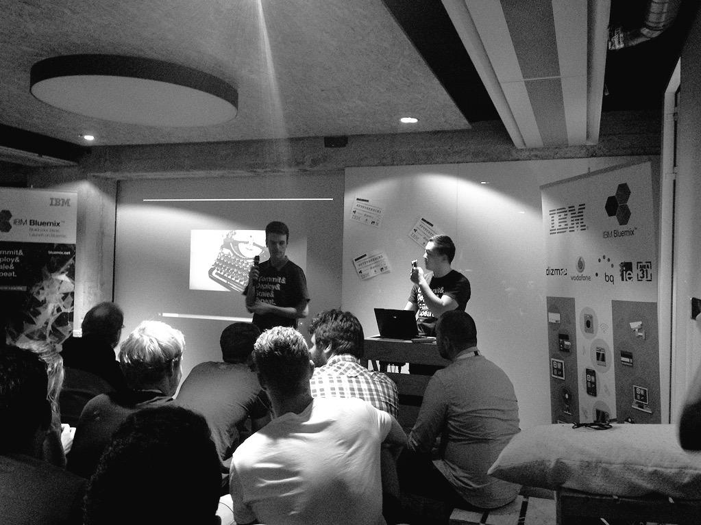 MrMeizoso's tweet image. My first time as mentor!!!! And this guys made it happen... Eumano project 😍😍😍😍Lovely Keynote  #futurehacks #Proud