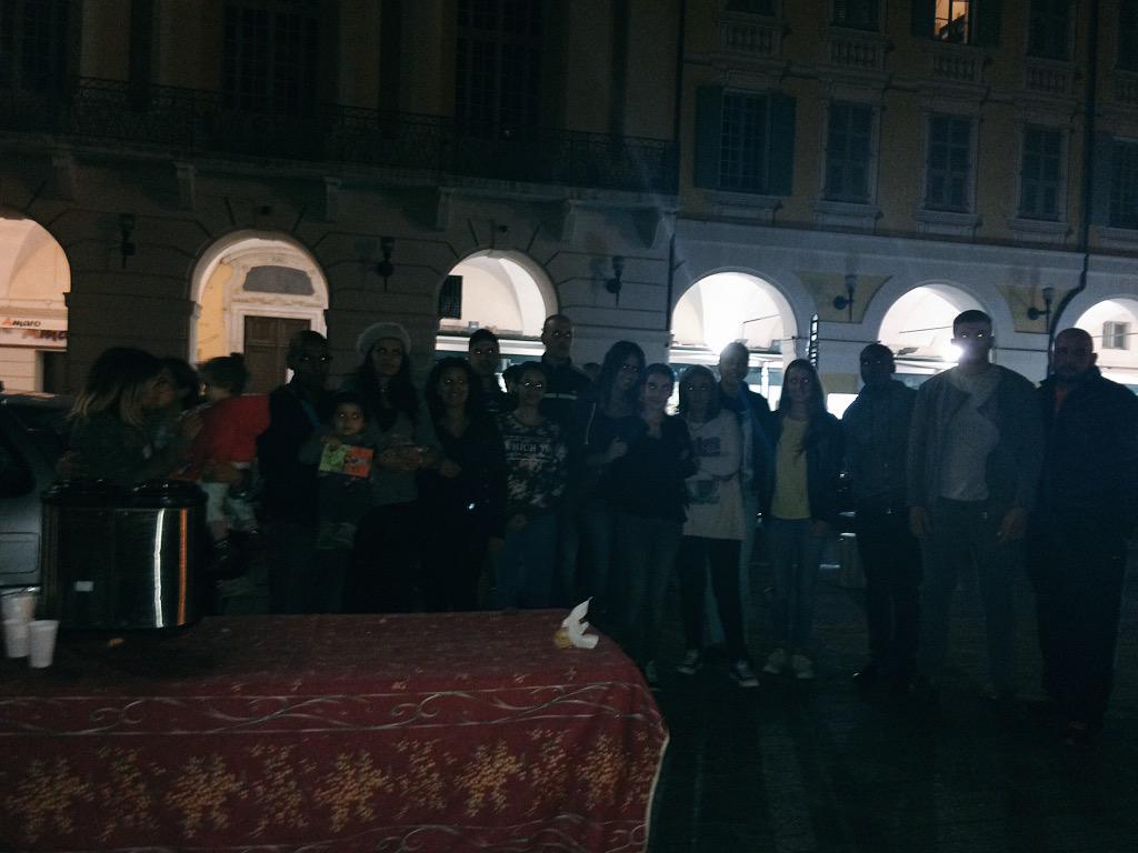 BrahimDjebali's tweet photo. Fin de soirée pour toute l'équipe. Merci et bravo à tous !! http://t.co/P597uFKn55