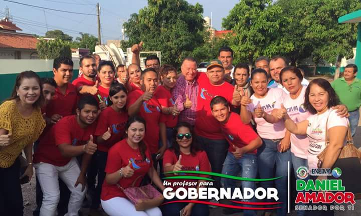 DANIELAMADORG's tweet photo. Presente con mis amigas y amigos de #EscuinapaSinaloa. http://t.co/gGAY9lB84E