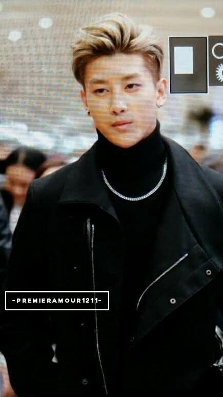 UNIQ5BR2's tweet photo. [PREVIEW] 11.10.15: #Yixuan no aeroporto de Pequim ✈️ #UNIQ (2/2)

|cr:Premier Amour1211| http://t.co/oLgMLgQx1L