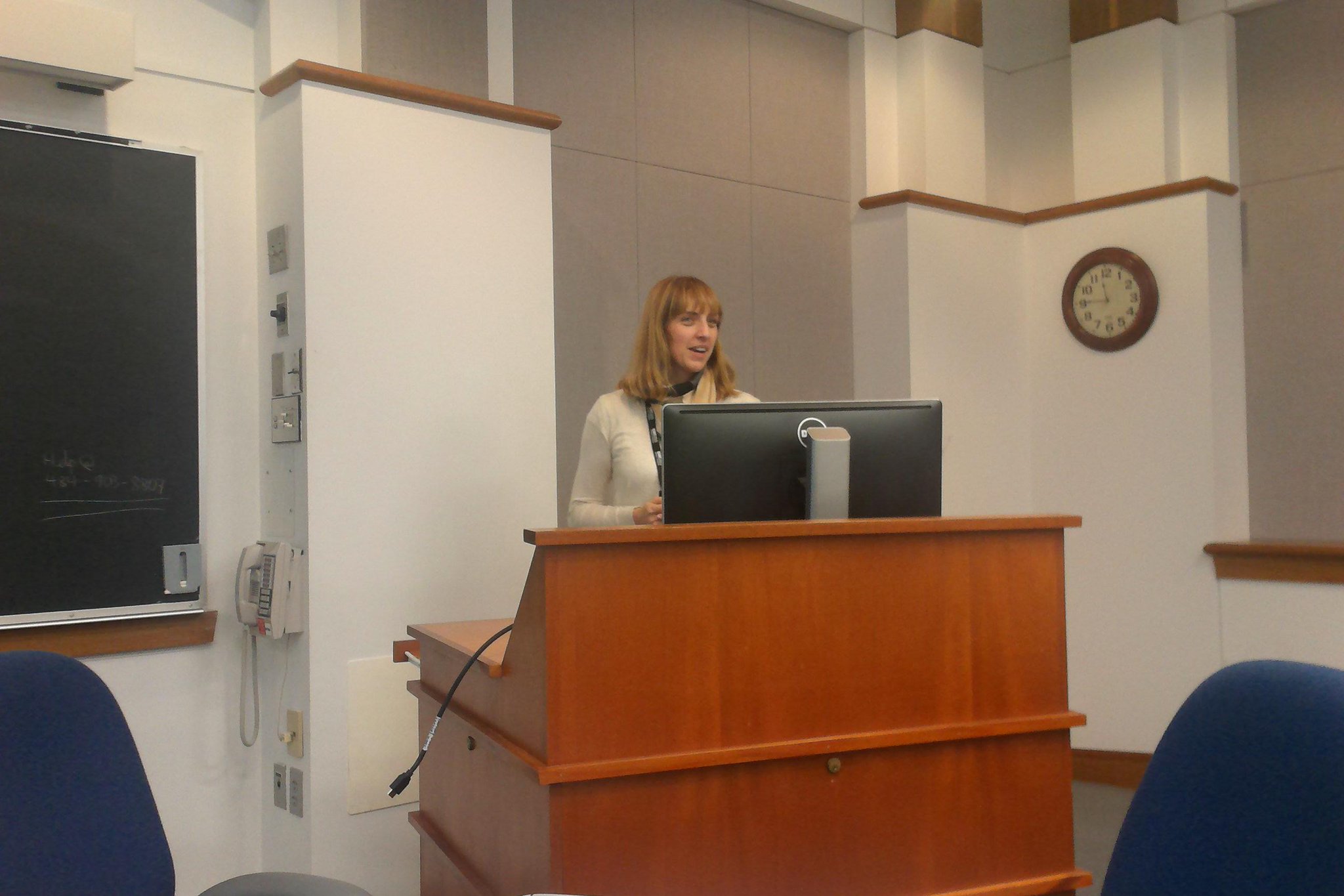 Agnieszka Ławrynowicz presenting a joint work with Ilona Ławniczak (a Master Student, LeoLOD team member) at the Workshop on Ontology and Semantic Web Patterns - WOP2015