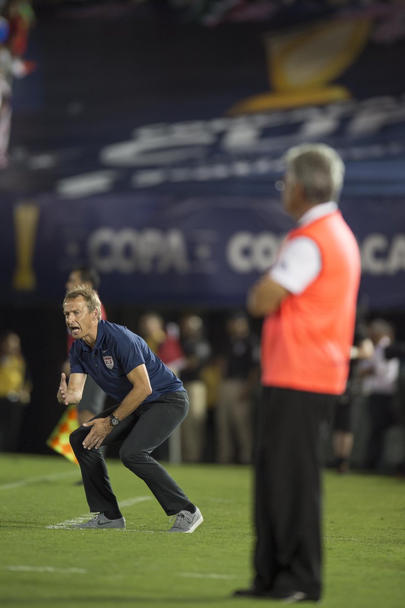 TUDNUSA's tweet photo. #UDCopaCON Klinsmann llama a que @ussoccer levante cabeza tras perder pase a Confederaciones. http://t.co/r7qvSkxizl http://t.co/rOZyij4WWM