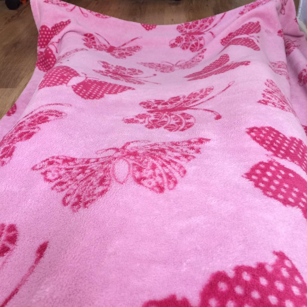 yogaleggs's tweet photo. 20 mins #savasana on a Sunday afternoon @AmyBrambleYoga now that's my kind of #eppinghomepractice #restorative #calm http://t.co/Z7Wozxvgaq